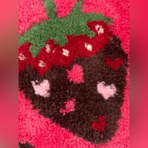 Betsey Johnson Valentine Bath Rug โข Strawberries โข Hearts โข NWT - Picture 9 of 12
